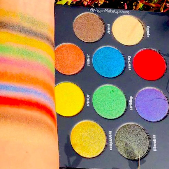 🎉HP🎊🎊New KAT VON D Vegan Love Eyeshadow Palette - Picture 3 of 10